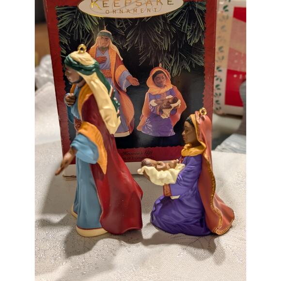 1995 Hallmark Keepsake “Heaven’s Gift” Nativity Ornaments Set of 2 w/Box - Picture 5 of 12